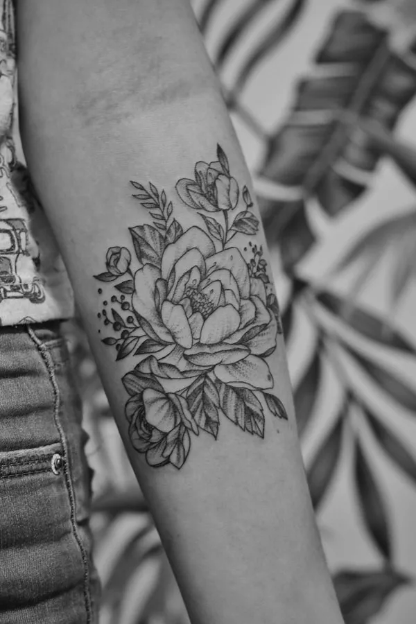 Tatouage floral rose